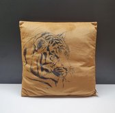 Velvet kussen met de hippe  zwarte afbeelding van een tijger