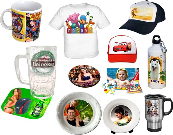 Collage van diverse producten bedrukt met sublimatie: mokken, T-shirts, petten, bidon, bierpul, muismat, fotolijsten en mokken.