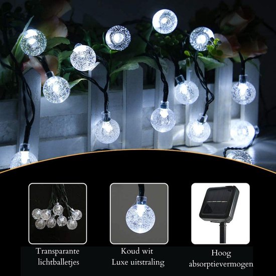 Lichtsnoer met transparante lichtballetjes met luxe, koude witte uitstraling, met zonnepaneel.