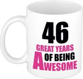 46 great years of being awesome mok wit en roze - cadeau mok / beker - 29e verjaardag / 46 jaar