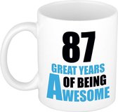 87 great years of being awesome cadeau mok / beker wit en blauw
