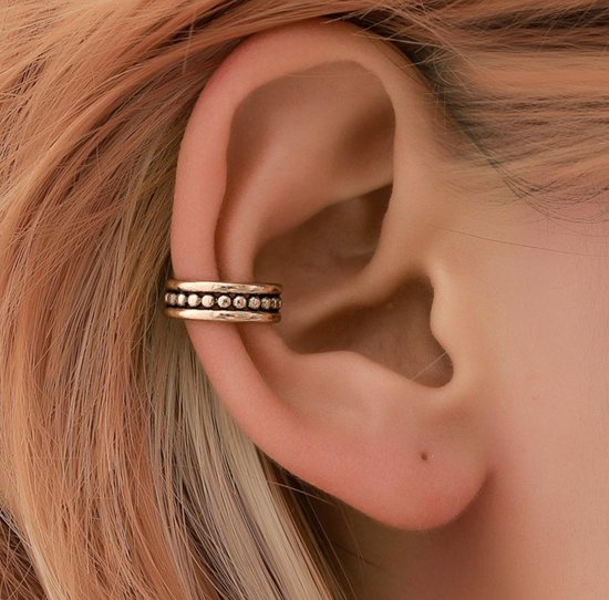 Ear cuff met rondjes goud gekleurd