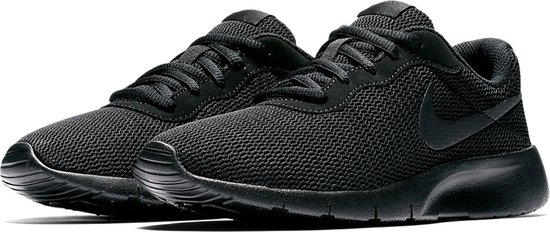 Nike Tanjun Bg Jongens Sneakers - Black/Black - Maat 36.5 | bol.com