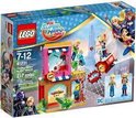 Doos van LEGO DC Super Hero Girls 41231, met Harley Quinn die te hulp schiet. Bevat een gebouw en speelgoedfiguren.
