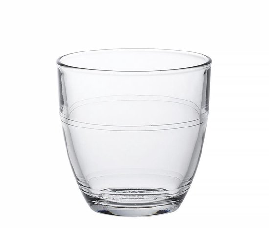 Un verre Duralex Gigogne vide avec des lignes horizontales.