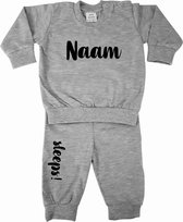 Livingstickers-Pyjama met naam sleeps!-Maat 92/98