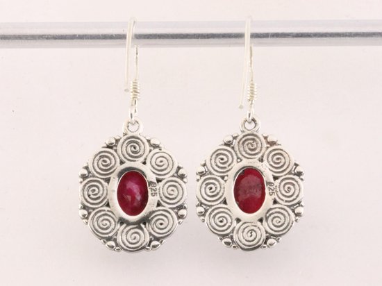 Boucles d'oreilles en argent traité avec rubis