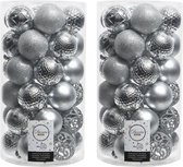 74x Zilveren kunststof kerstballen 6 cm - Mix - Onbreekbare plastic kerstballen - Kerstboomversiering zilver