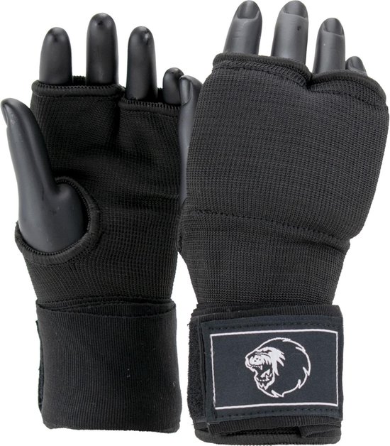 Paar zwarte binnenhandschoenen. Eén met 'SUPER PRO' label, de ander met gorilla-logo.
