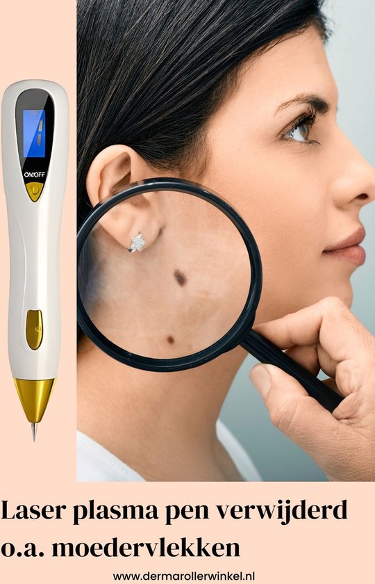 Vrouw wordt onderzocht met vergrootglas op moedervlek op haar gezicht. Witte plasma pen is zichtbaar.
