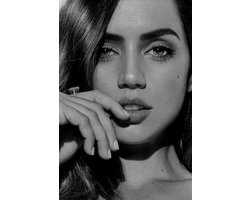 Ana de Armas Poster - Zwart Wit - Portret - Film - Actrice - Hollywood - posters - formaat 60x90cm - Wanddecoratie - 3119