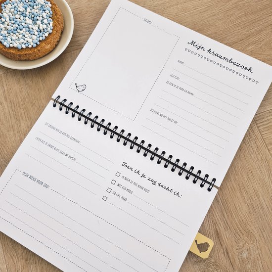 Pagina uit een kraambezoek invulboek met tekst 'Mijn kraambezoek', velden voor naam, leeftijd en een checklist.
