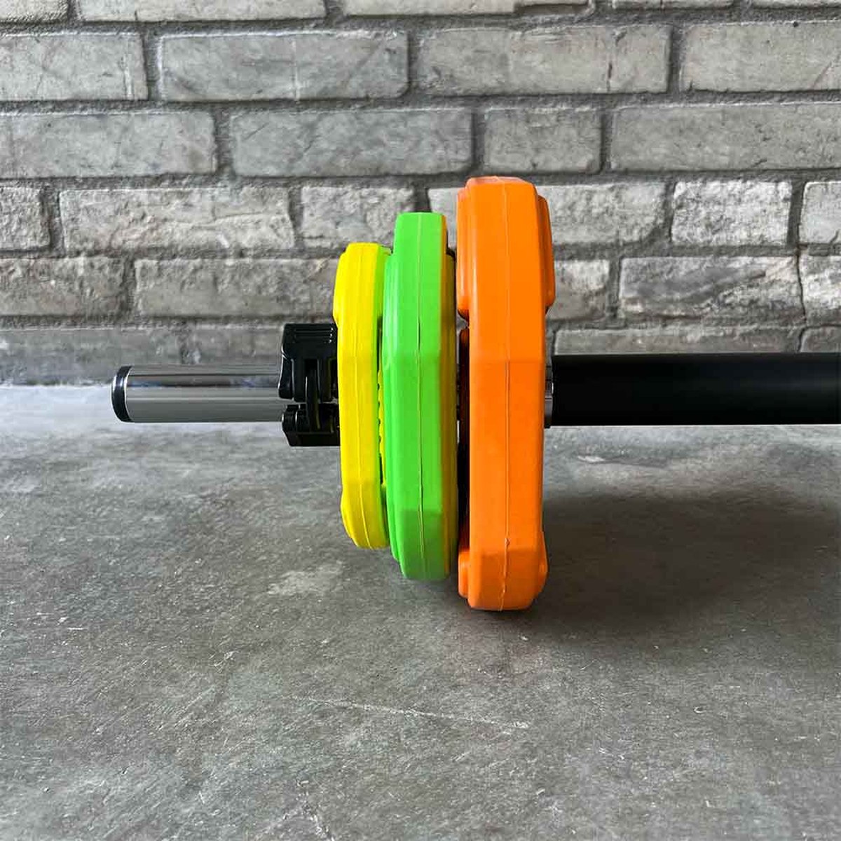 KRAKEN Aerobic Pump Set 20 KG - Bodypump Halterset met Stang 140 cm en Rubber DualGrip Schijven - 2x5 kg, 2x2,5 kg en 2x1,25 kg Inbegrepen - Stangdiameter 30 mm - 2 Halter Klemmen Inbegrepen - Aerobic Pump, Club Power, Krachttraining en Home Gym thumbnail 3