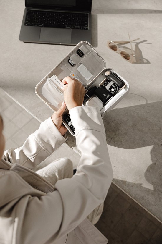 Organiseur de bureau portable Orbitkey avec chargeur sans fil