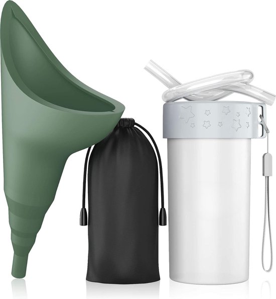 Een groene urinoirtrechter naast een witte beker met rietje en een zwart draagtasje. Sterren op de beker.