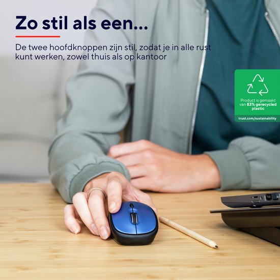 Vrouw gebruikt stille blauwe Trust draadloze muis.