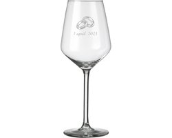 Wijnglas - Ringen met datum - trouwringen -gepersonaliseerd - huwelijk - bruiloft - uniek - relatiegeschenk - Uniek cadeau - glas graveren - uniek cadeau van glas