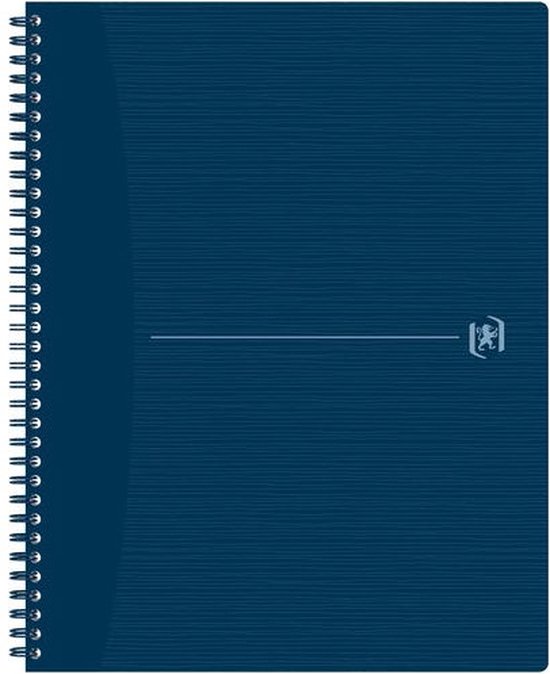 Donkerblauw A4+ notitieboek met spiraalbinding, fijne horizontale lijntjes en een subtiel logo.