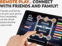 Tablet met Outsmarted spelbord. Vinger rolt virtuele dobbelsteen. Tekst: 'IT'S YOUR TURN!'. Virtuele dobbelsteen, spelbord, spelersnamen.