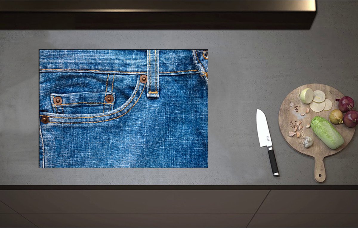 Inductieplaat Beschermer - Close-up van Broekzak van Jeans - 71x50 cm - 2 mm Dik - Inductie Beschermer - Bescherming Inductiekookplaat - Kookplaat Beschermer van Zwart Vinyl