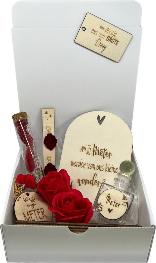 Foto: Geschenkbox wil jij mijn meter zijn rood de luxe badzout sleutelhanger droogbloemen oorbellen meter vragen meter worden peettante vragen peettante worden cadeau doosje met een vraag