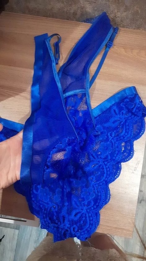 Blauw kanten lingerie setje, met satijnen bandjes.