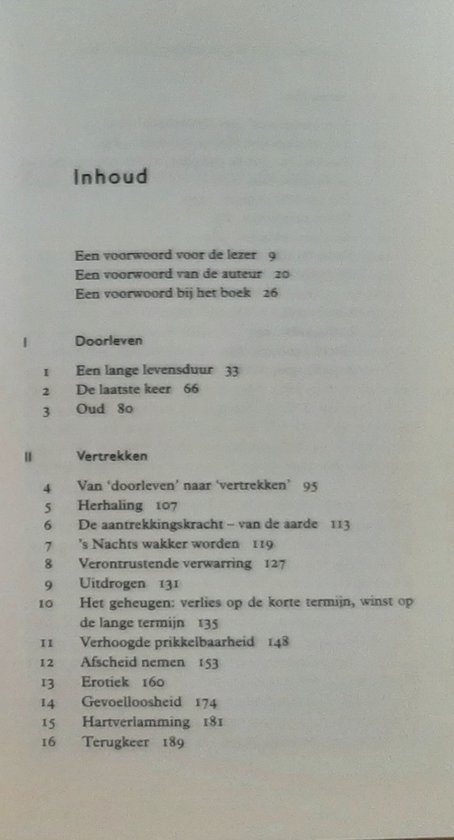 Boekpagina met inhoudsopgave van "De kracht van karakter" door James Hillman.