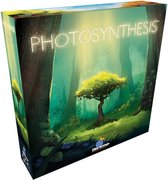 Speldoos van Photosynthesis met een bos in de schemering, een solitaire boom en zonnestralen.