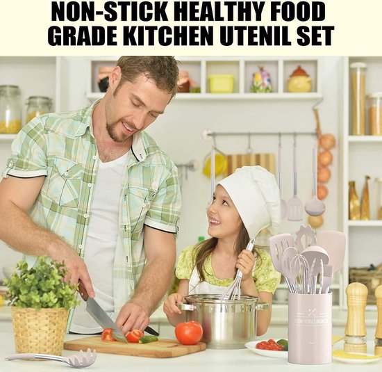 De Pan En De Ingrediënten Van Het Keukenijzer Om Maaltijd Voor Te Bereiden Houten Lepels Voor Het Koken Belevingswaarde Van Huis Image78870126