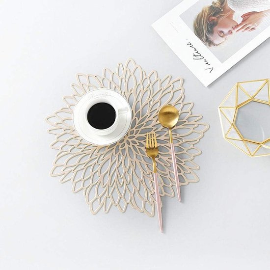 BWK Luxe Ronde Placemat - Voorkant Van Een Zwarte Auto - Set Van 2 Placemats 40x40 Cm 2 Mm Dik Vinyl Anti Slip Afneembaar BWK Luxe Ronde Placemat - Voorkant Van Een Zwarte Auto - Set Van 2 Placemats 40x40 Cm 2 Mm Dik Vinyl Anti Slip Afneembaar