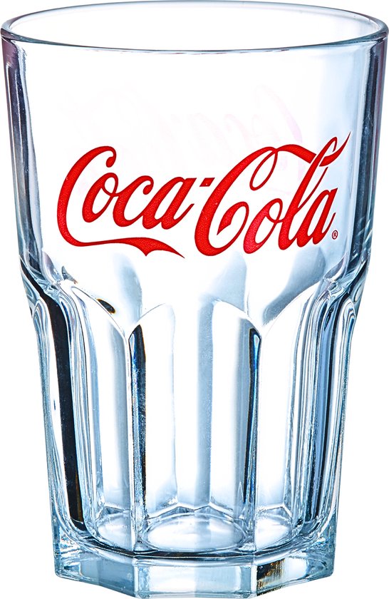 Verre transparent avec logo Coca-Cola rouge et détails facettés.