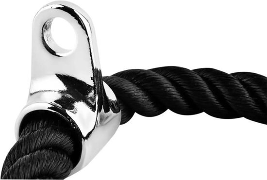 Detail van de chromen oog van een zwarte tricep rope.