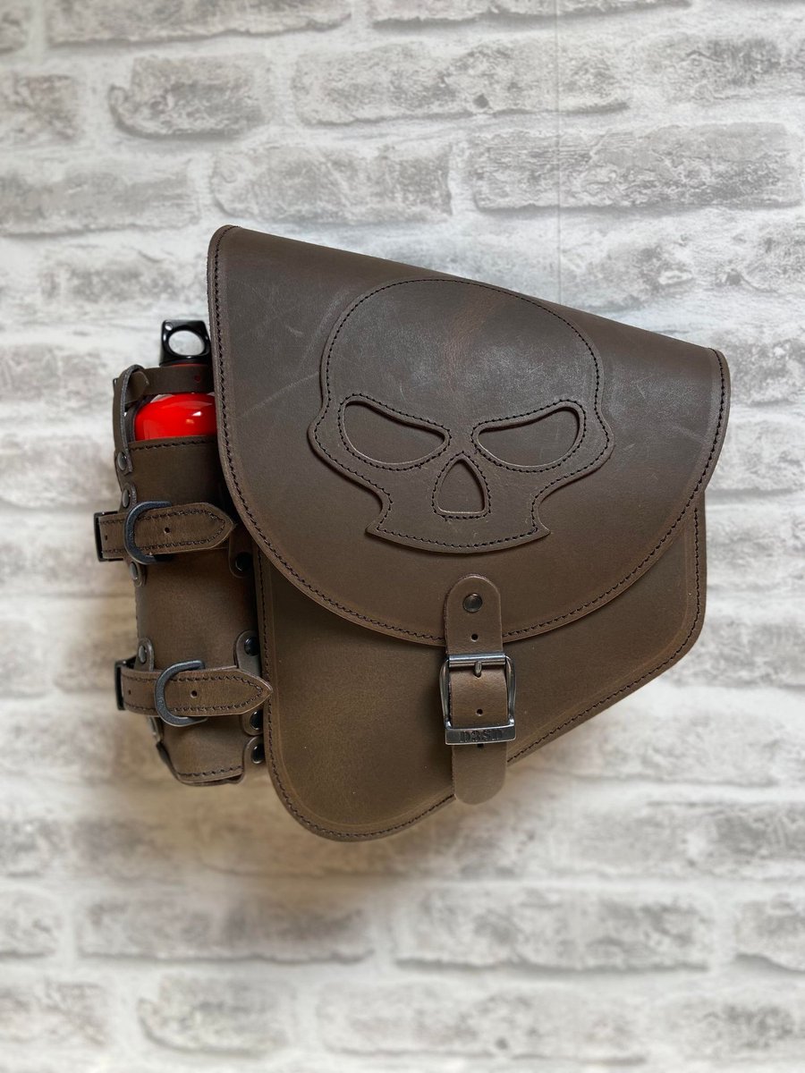 Dries Design D3SD - softail motortas - swingarm tas – Softail – Motortas - leder – Harley – skull – N99-Skull – met houder en bottle - BRUIN