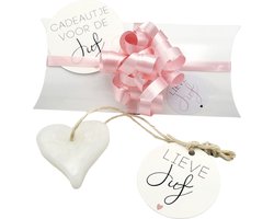 Juf Cadeau - Hartjeszeep aan touw - Gondeldoosje - Ingepakt kado - Kaartje - Juffendag