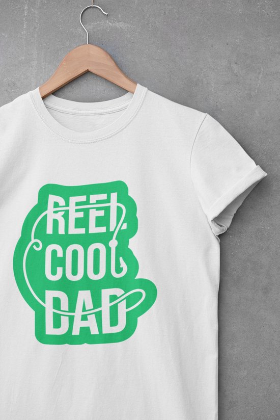 Shirt - Reel cool dad - Wurban Wear | Grappig shirt | Leuk cadeau | Unisex tshirt | Vissen | Grappig shirt voor vissers | Vis shirt | Visspullen | Kunstaas | Wit & Zwart