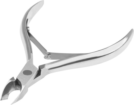 Zilverkleurige nagelknipper met scherpe, gebogen mesjes en een veersluiting.