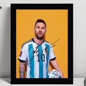 Lionel Messi Ingelijste Handtekening – 15 x 10cm In Klassiek Zwart Frame – Gedrukte handtekening – Paris Saint Germain - PSG - Voetbal - Football - FC Barcelona - Winner - Inter Miami