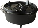 Gietijzeren Dutch oven met deksel, met gestructureerde tekst en handvat.
