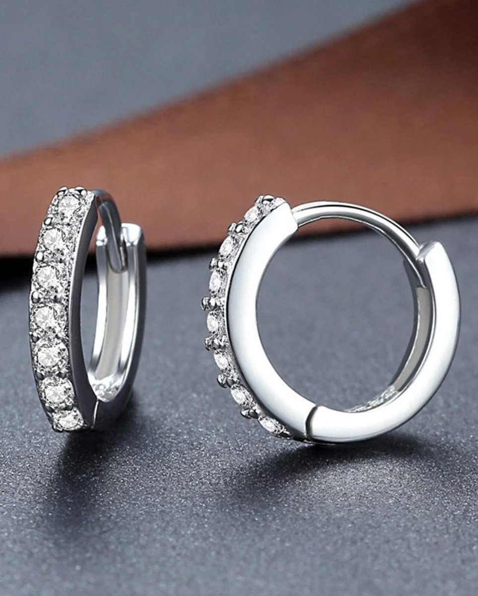 Oorringetjes zilverkleur met zirkonia