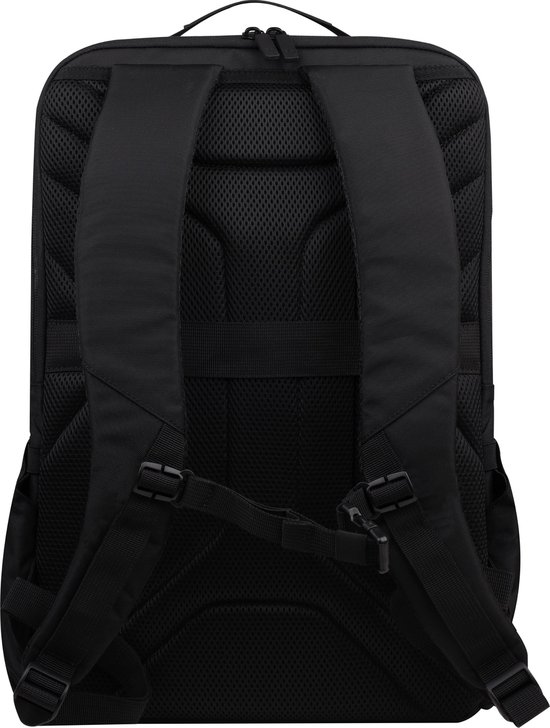 Achterkant van een zwarte rugzak met gewatteerde, verstelbare banden.