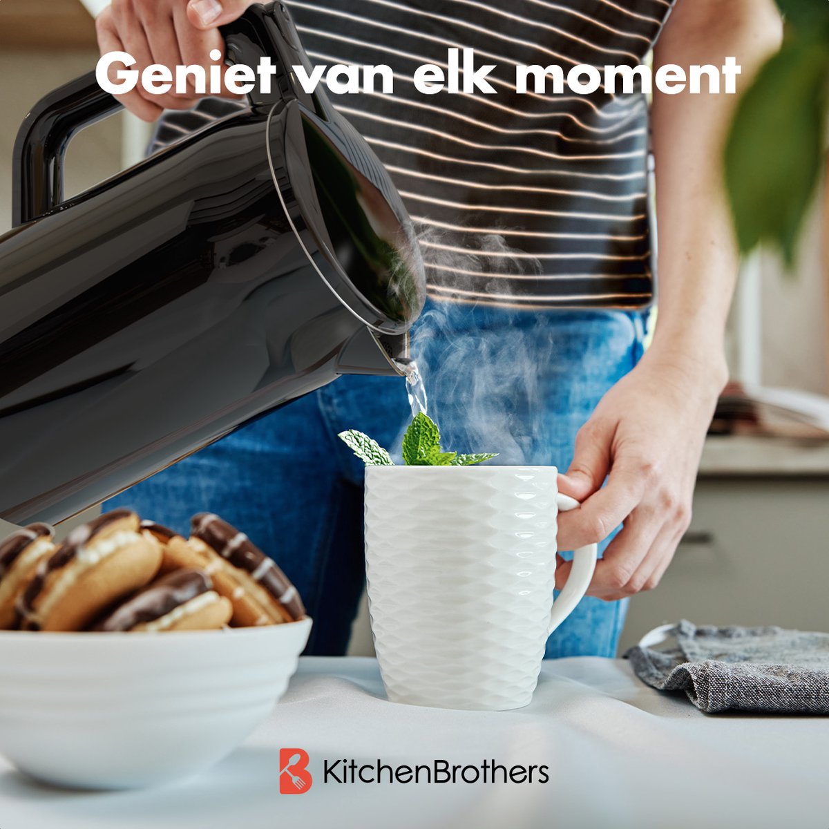 KitchenBrothers Waterkoker - Elektrisch - 1,7 Liter - PFAS- & BPA-vrij - Met Kalkfilter - Dubbelwandig - Cool-touch - Zwart – foto 2