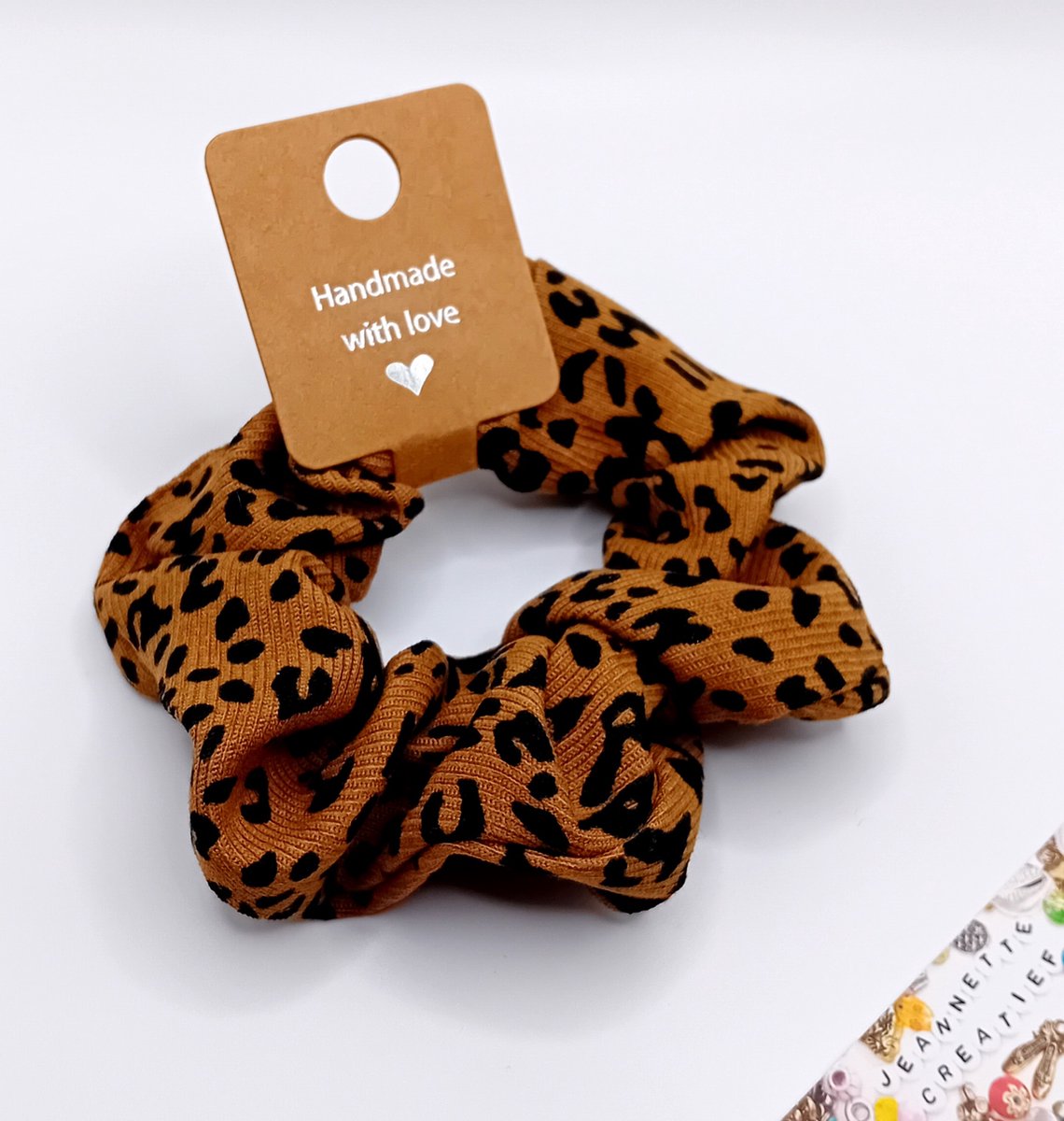 Jeannette-Creatief® - Scrunchie - Scrunchie Brown Black Leopard Print - Scrunchie Panterprint - Bruine Schrunchie - Schrunchies - Dierenprint