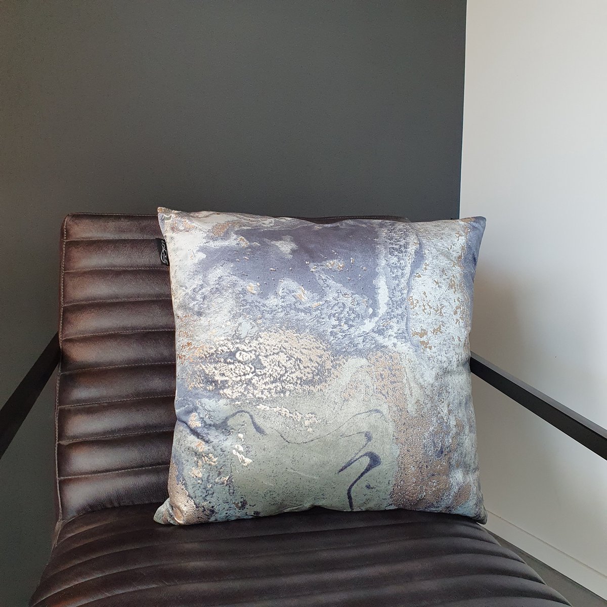 Unique Living Kussen – Sierkussen – Kussens Woonkamer – Velvet – Marmer – Luxe Kussen – 45x45 cm – (Licht)Blauw – Grijs – Goud – Mineraal Blauw
