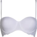 Witte strapless BH met voorgevormde cups en kanten rand langs de onderkant.