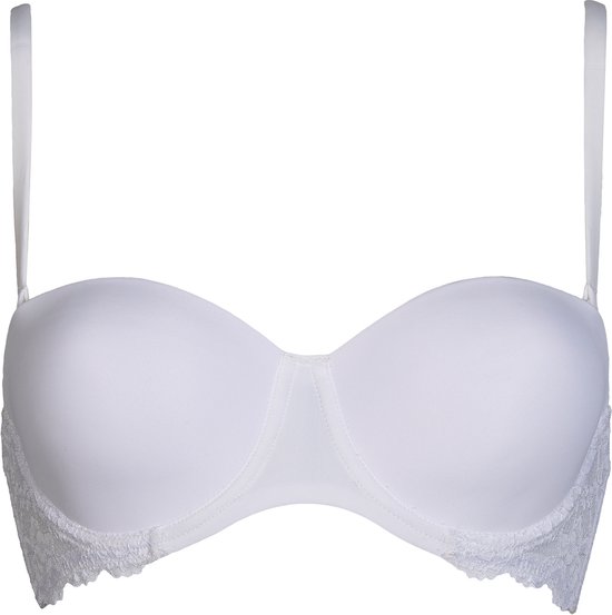 Witte strapless BH met voorgevormde cups en kanten rand langs de onderkant.