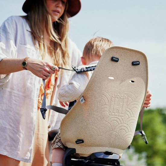 Urban Iki BIO Fietsstoeltje Achter Ta–ke Frame montage - Oishi Beige/ Bincho Black van Urban Iki — afbeelding 5