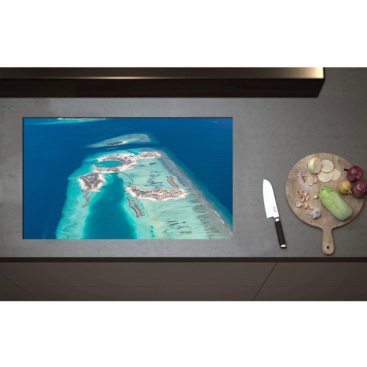 Inductieplaat Beschermer - Bovenaanzicht van het Rif van de Maledieven - 85x50 cm - 2 mm Dik - Inductie Beschermer - Bescherming Inductiekookplaat - Kookplaat Beschermer van Wit Vinyl