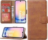 Hoesje geschikt voor Samsung Galaxy A25 bookcase met pasjeshouder - Bruin