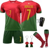 Ronaldo Voetbalshirt - Met Short - Met 1 Paar Sokken - Met Sleutelhanger & Kniebescherming