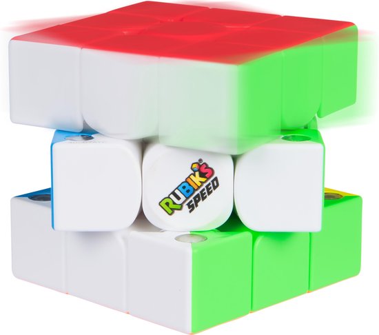 Rubik's Speed Cube in beweging, met rode, witte en groene zijden. De snelle draaiing is zichtbaar door vervaging.
